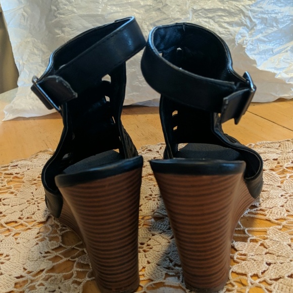 Jasmin Wedges - Picture 4 of 5